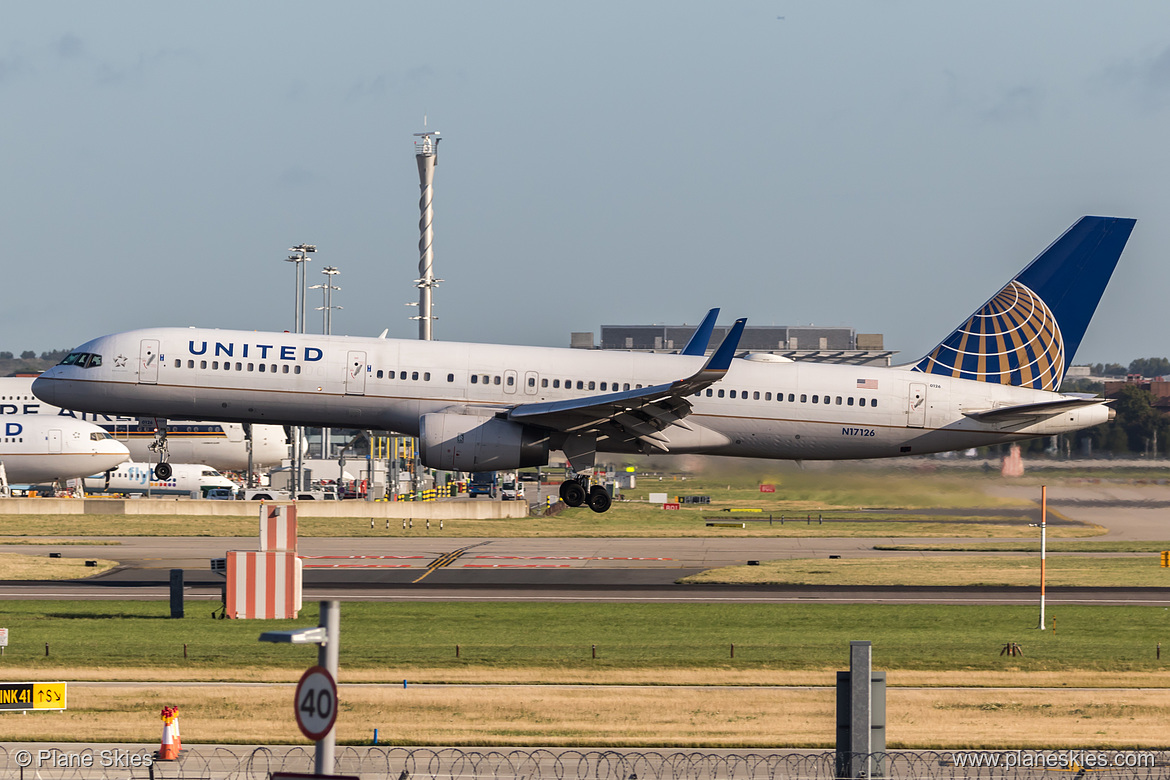 United Airlines Boeing 757-200 N17126 at London Heathrow Airport (EGLL/LHR)