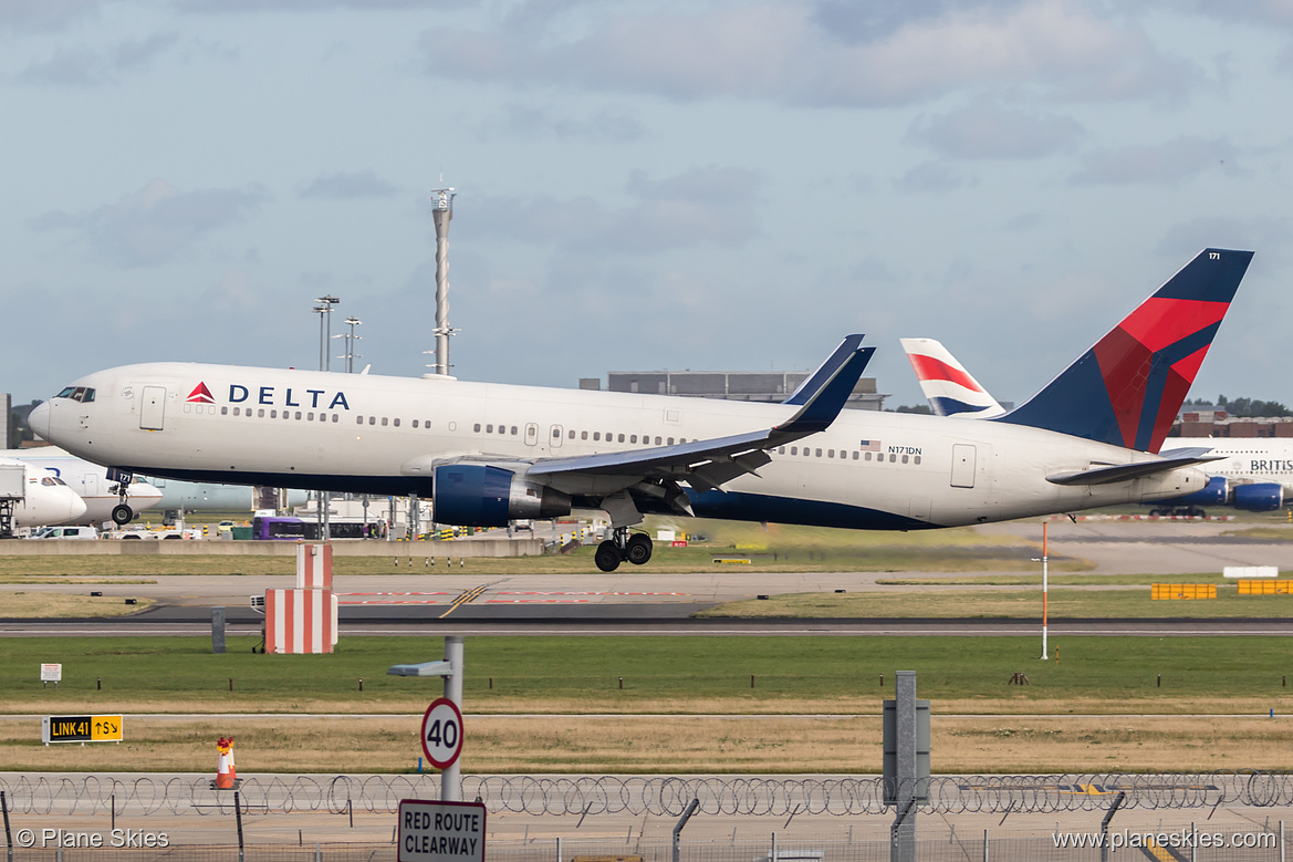 Delta Air Lines Boeing 767-300ER N171DN at London Heathrow Airport (EGLL/LHR) Delta Air Lines Boeing 767-300ER N171DN at London Heathrow Airport (EGLL/LHR)