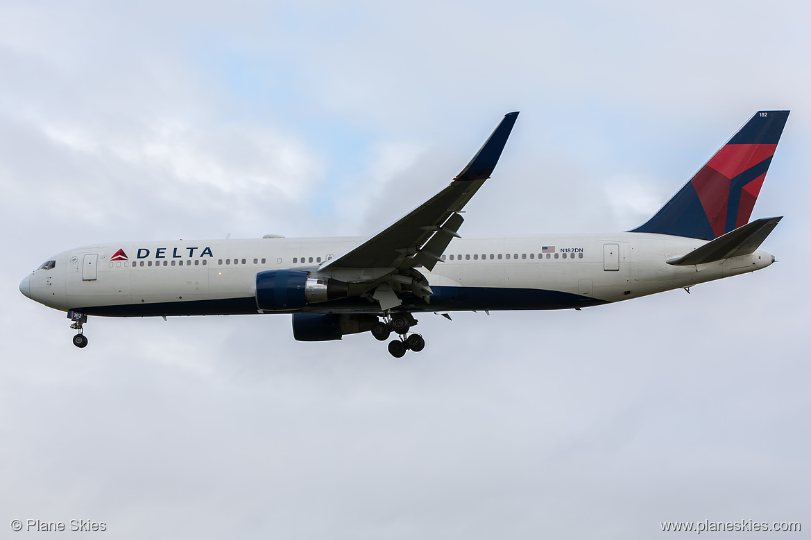 Delta Air Lines Boeing 767-300ER N182DN at London Heathrow Airport (EGLL/LHR)