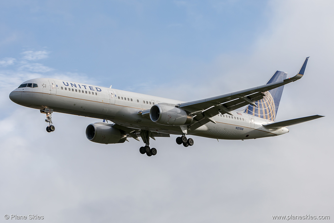 United Airlines Boeing 757-200 N21108 at London Heathrow Airport (EGLL/LHR)