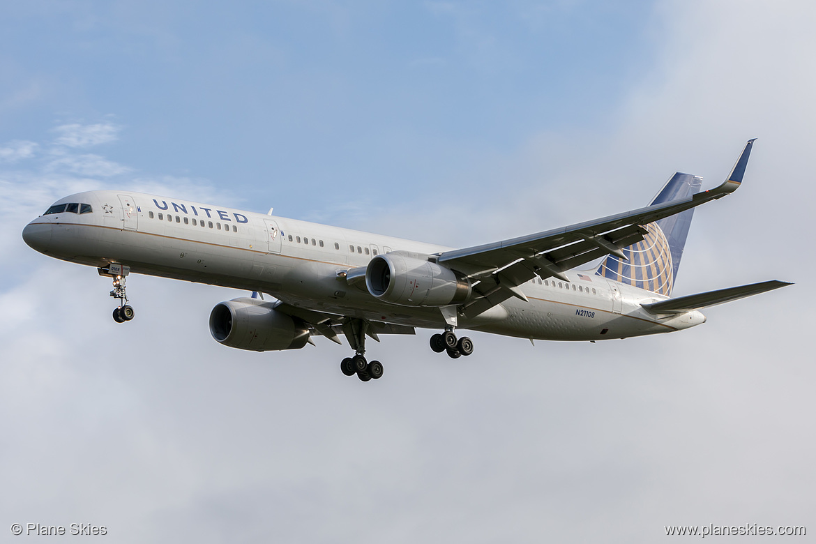 United Airlines Boeing 757-200 N21108 at London Heathrow Airport (EGLL/LHR) United Airlines Boeing 757-200 N21108 at London Heathrow Airport (EGLL/LHR)