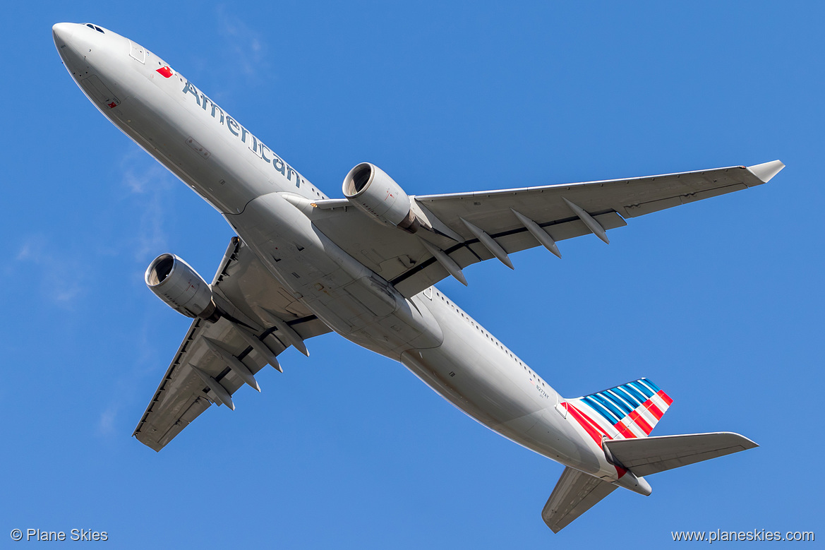 American Airlines Airbus A330-300 N277AY at London Heathrow Airport (EGLL/LHR) American Airlines Airbus A330-300 N277AY at London Heathrow Airport (EGLL/LHR)