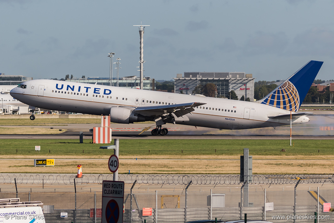 United Airlines Boeing 767-300ER N642UA at London Heathrow Airport (EGLL/LHR) United Airlines Boeing 767-300ER N642UA at London Heathrow Airport (EGLL/LHR)