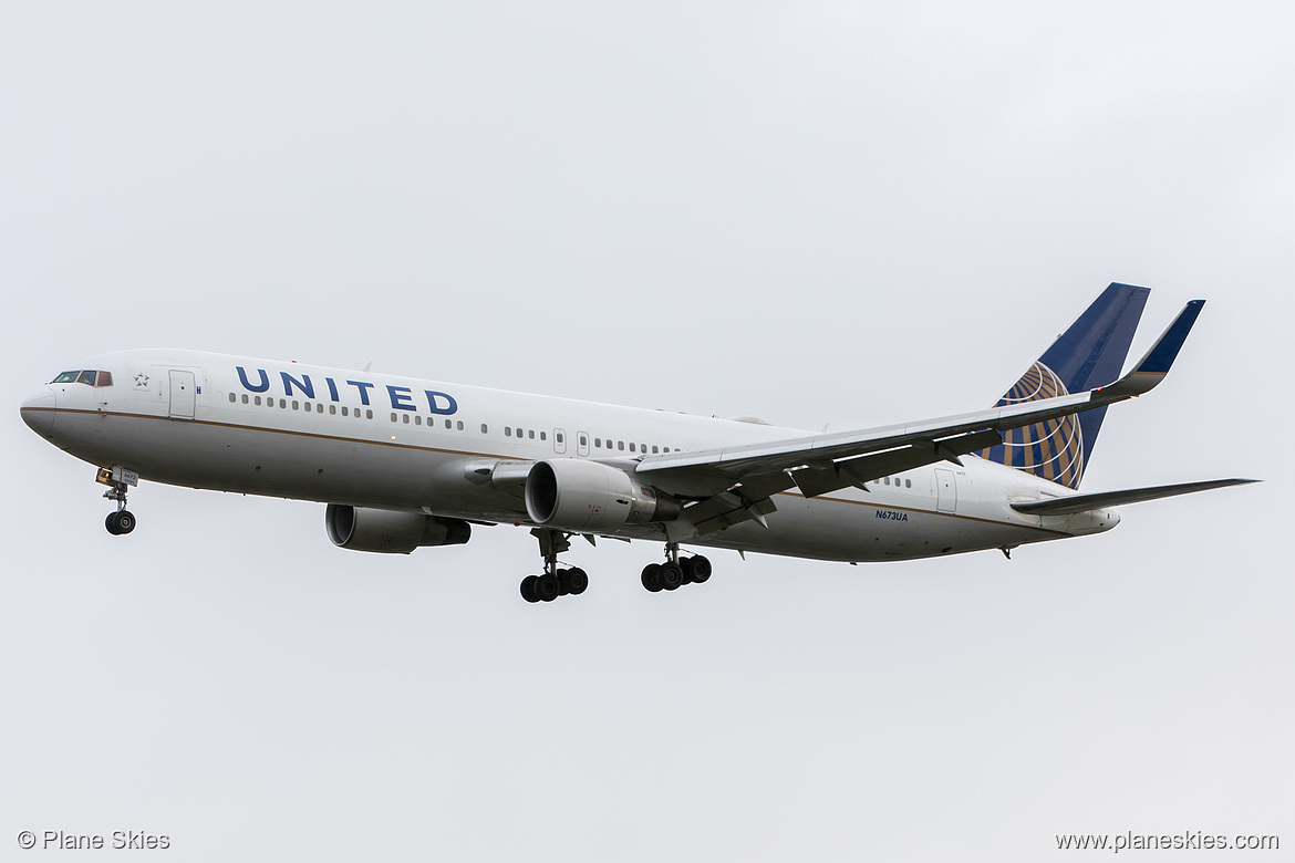 United Airlines Boeing 767-300ER N673UA at London Heathrow Airport (EGLL/LHR) United Airlines Boeing 767-300ER N673UA at London Heathrow Airport (EGLL/LHR)