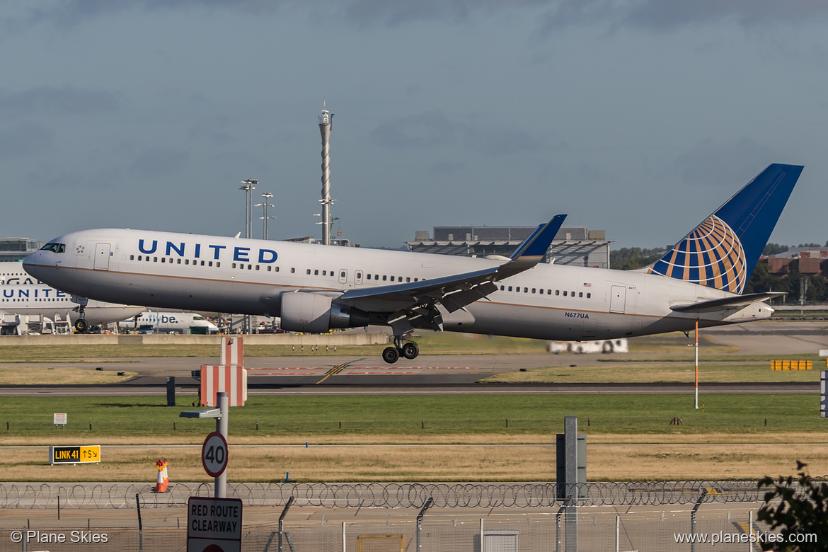 United Airlines Boeing 767-300ER N677UA at London Heathrow Airport (EGLL/LHR) United Airlines Boeing 767-300ER N677UA at London Heathrow Airport (EGLL/LHR)