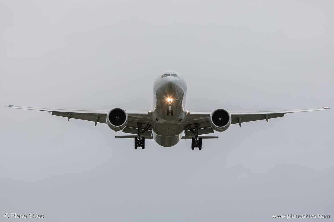 American Airlines Boeing 777-300ER N729AN at London Heathrow Airport (EGLL/LHR)