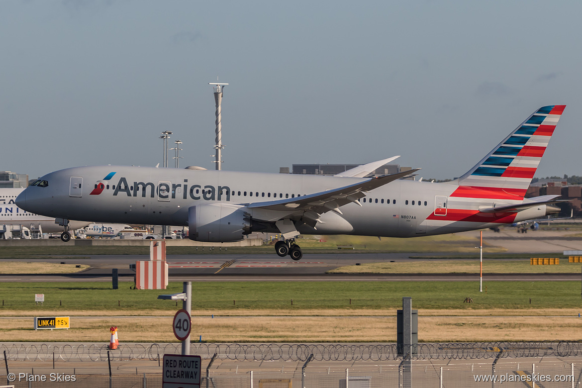 American Airlines Boeing 787-8 N807AA at London Heathrow Airport (EGLL/LHR) American Airlines Boeing 787-8 N807AA at London Heathrow Airport (EGLL/LHR)