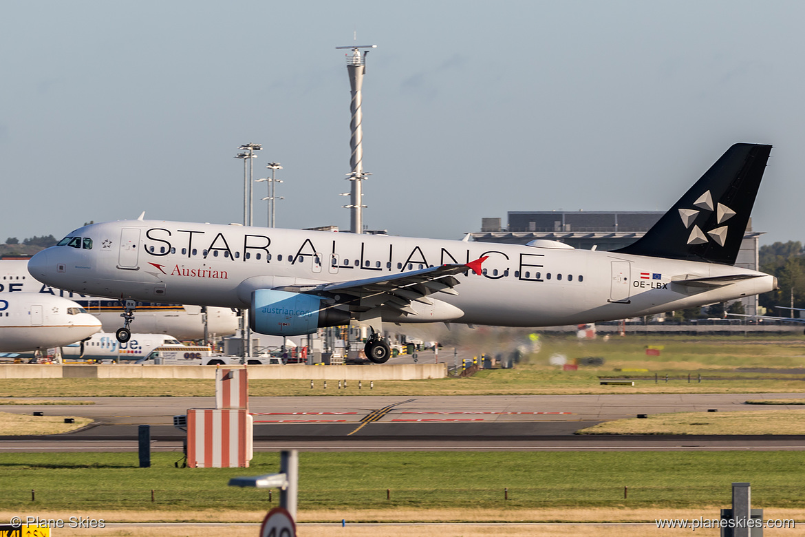 Austrian Airlines Airbus A320-200 OE-LBX at London Heathrow Airport (EGLL/LHR) Austrian Airlines Airbus A320-200 OE-LBX at London Heathrow Airport (EGLL/LHR)
