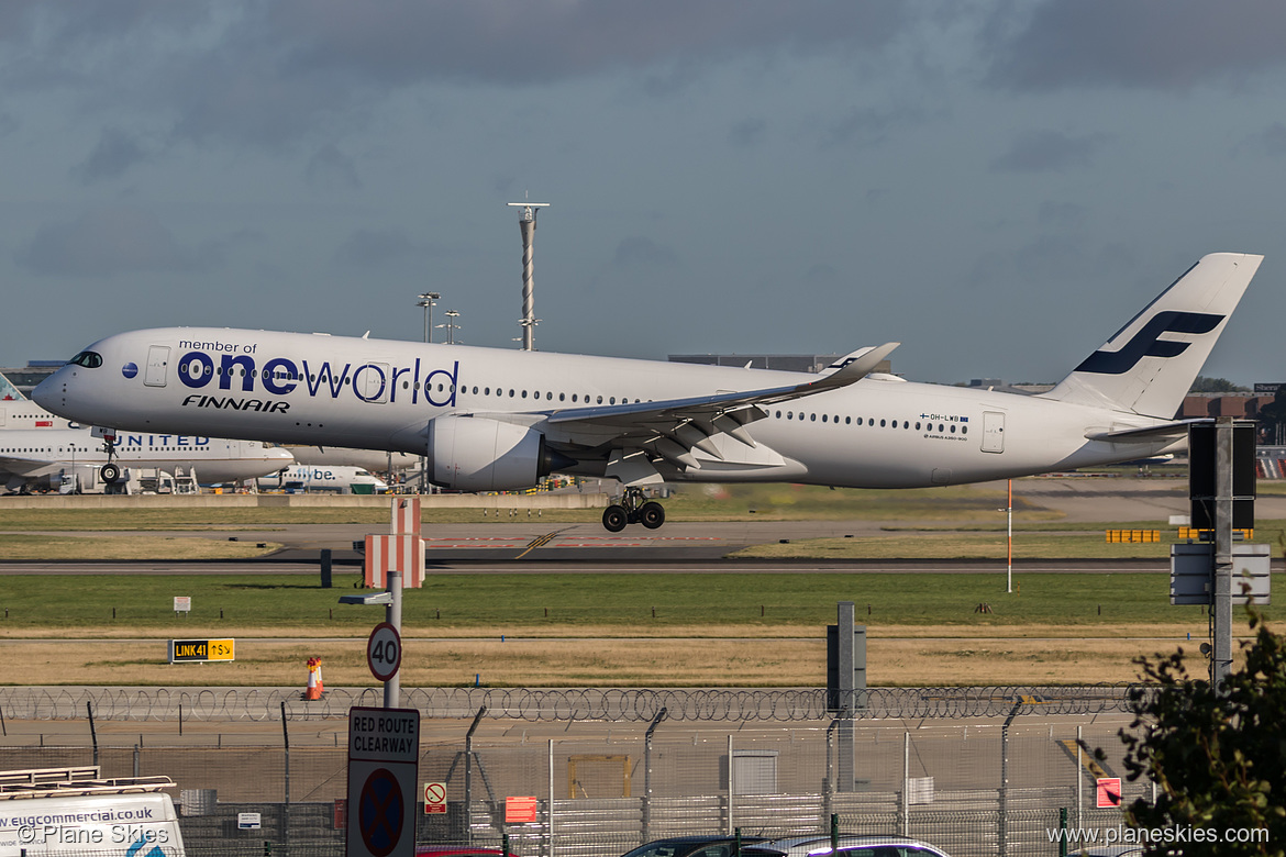 Finnair Airbus A350-900 OH-LWB at London Heathrow Airport (EGLL/LHR)