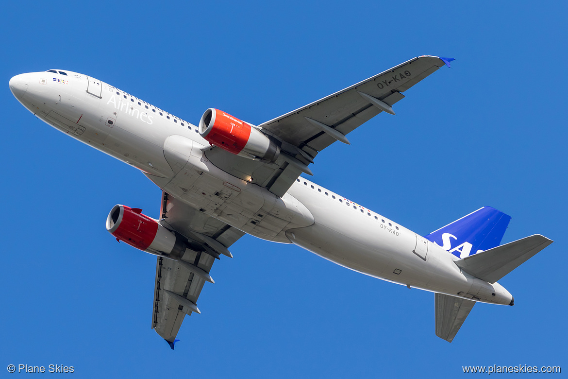 Scandinavian Airlines Airbus A320-200 OY-KAO at London Heathrow Airport (EGLL/LHR)