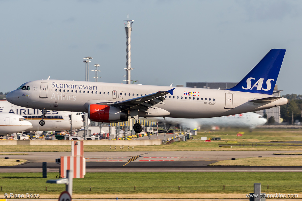 Scandinavian Airlines Airbus A320-200 OY-KAO at London Heathrow Airport (EGLL/LHR) Scandinavian Airlines Airbus A320-200 OY-KAO at London Heathrow Airport (EGLL/LHR)