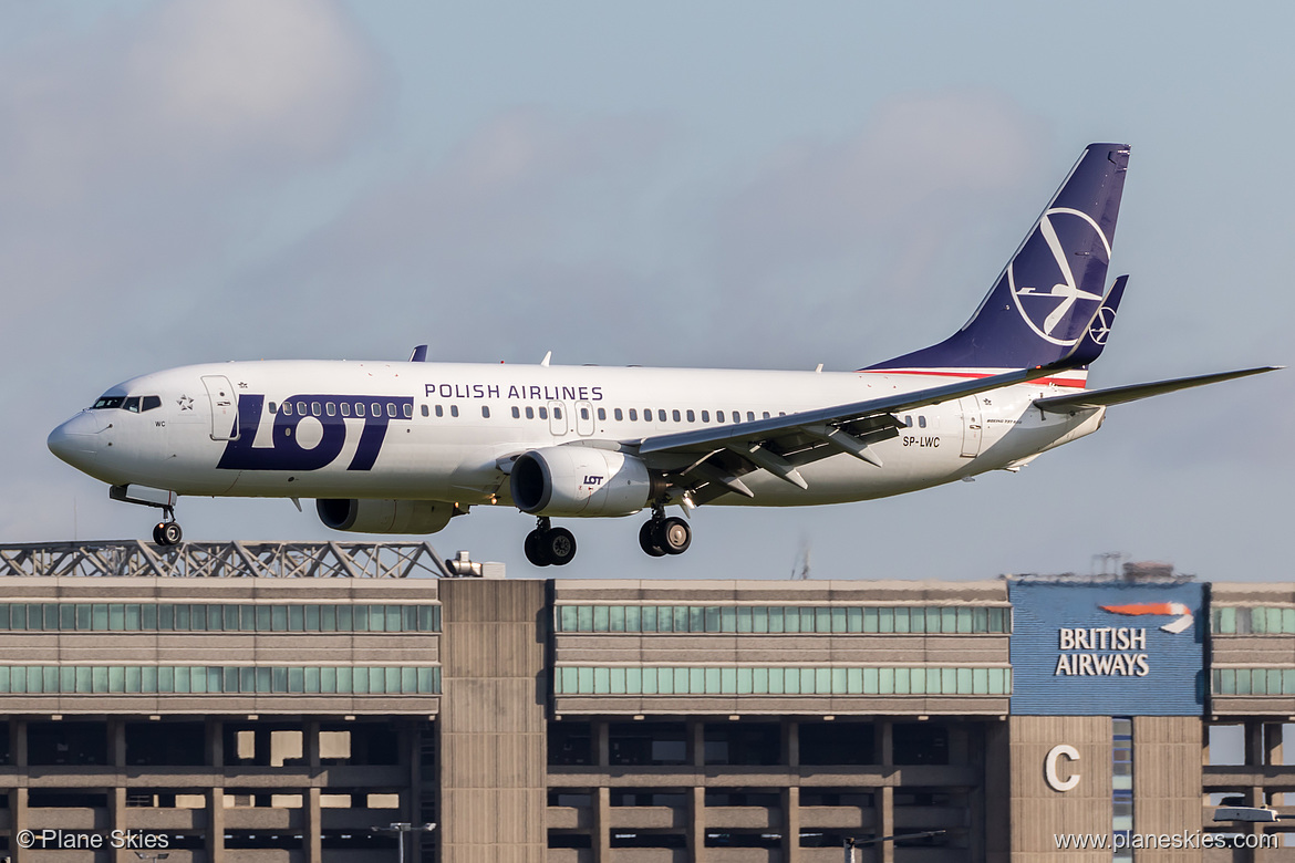 LOT Polish Airlines Boeing 737-800 SP-LWC at London Heathrow Airport (EGLL/LHR)