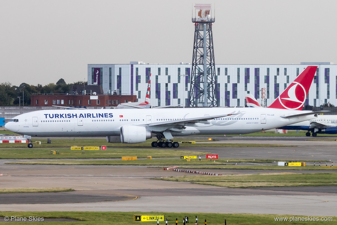 Turkish Airlines Boeing 777-300ER TC-JJZ at London Heathrow Airport (EGLL/LHR)