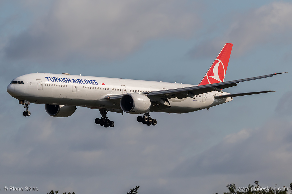 Turkish Airlines Boeing 777-300ER TC-LKA at London Heathrow Airport (EGLL/LHR) Turkish Airlines Boeing 777-300ER TC-LKA at London Heathrow Airport (EGLL/LHR)