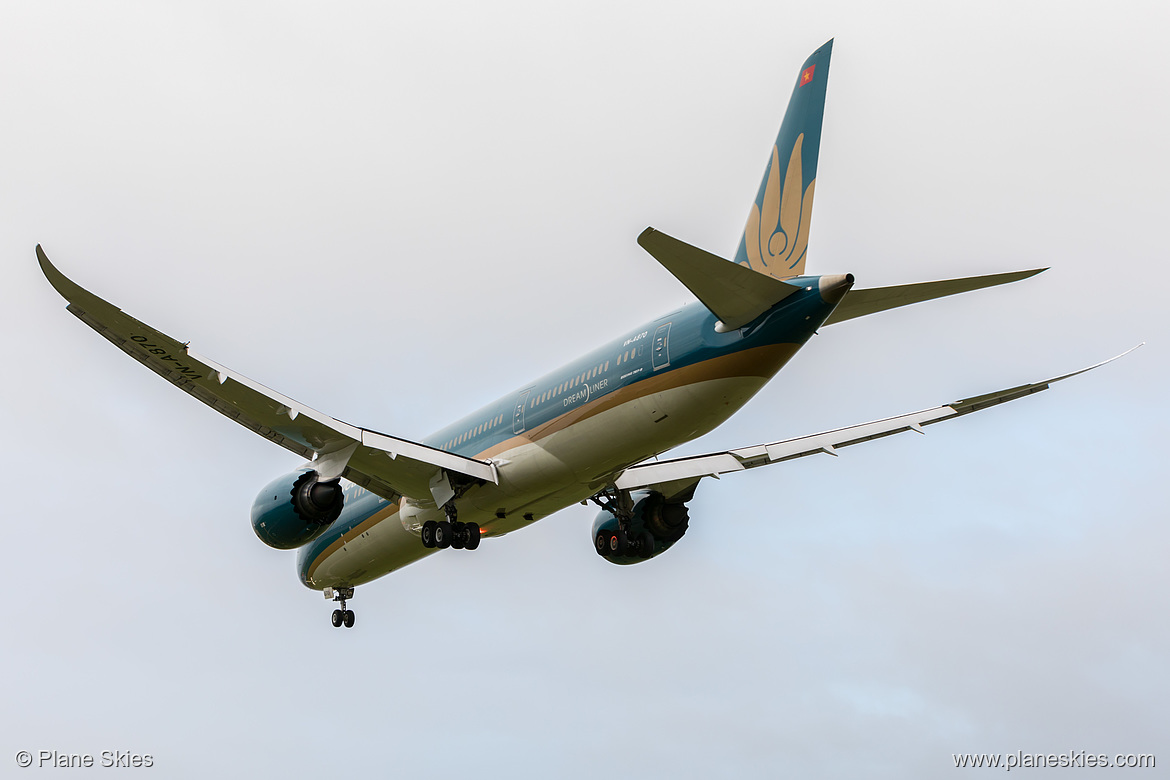 Vietnam Airlines Boeing 787-9 VN-A870 at London Heathrow Airport (EGLL/LHR) Vietnam Airlines Boeing 787-9 VN-A870 at London Heathrow Airport (EGLL/LHR)