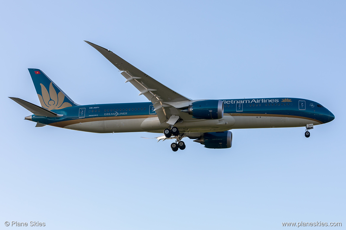 Vietnam Airlines Boeing 787-9 VN-A871 at London Heathrow Airport (EGLL/LHR) Vietnam Airlines Boeing 787-9 VN-A871 at London Heathrow Airport (EGLL/LHR)