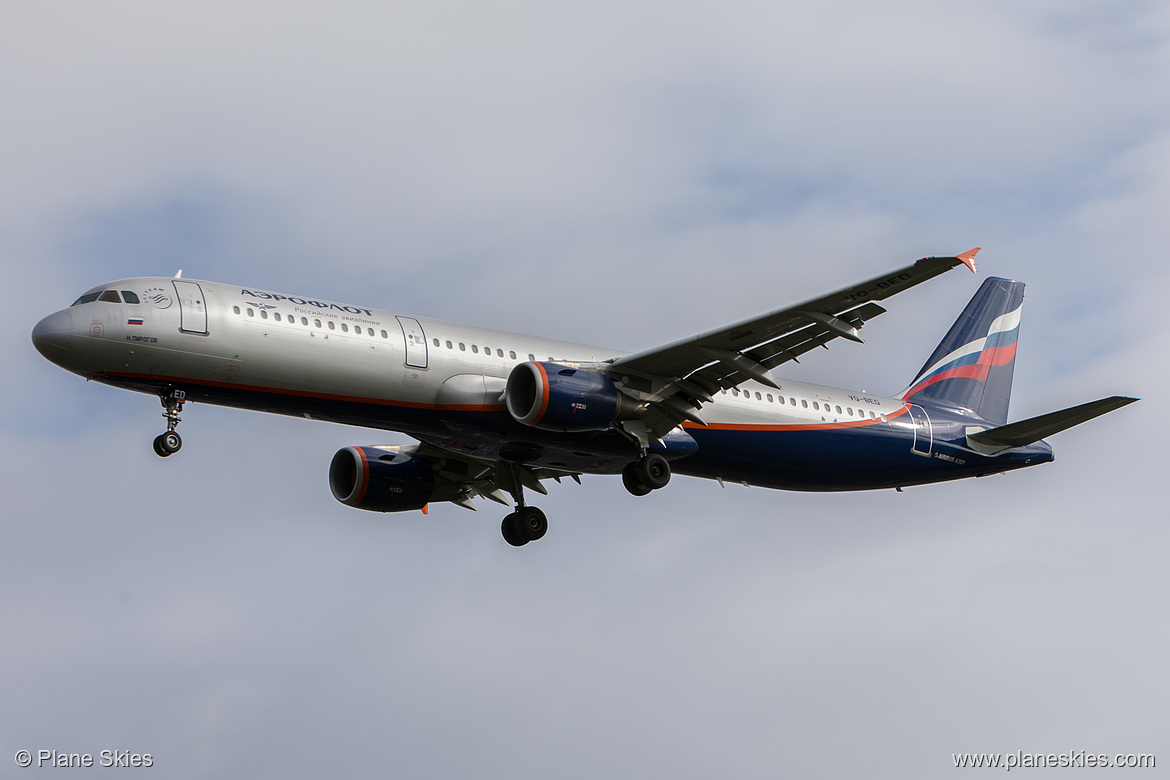 Aeroflot Airbus A321-200 VQ-BED at London Heathrow Airport (EGLL/LHR) Aeroflot Airbus A321-200 VQ-BED at London Heathrow Airport (EGLL/LHR)