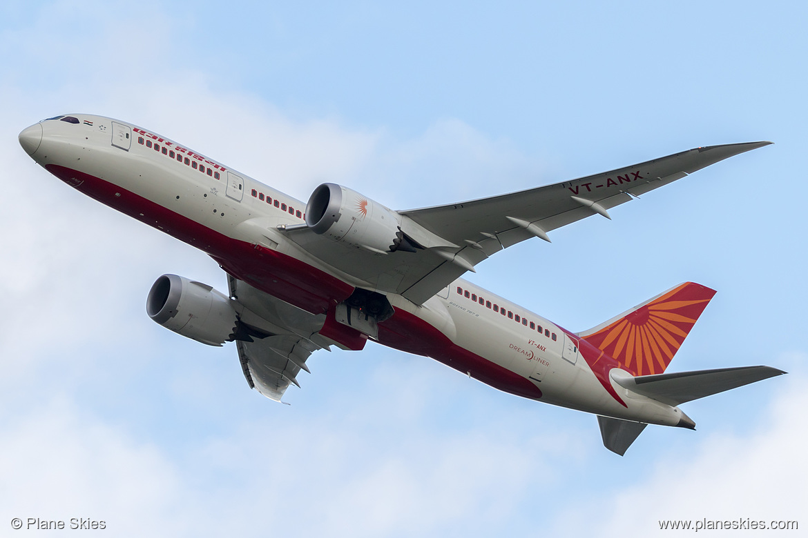 Air India Boeing 787-8 VT-ANX at London Heathrow Airport (EGLL/LHR) Air India Boeing 787-8 VT-ANX at London Heathrow Airport (EGLL/LHR)