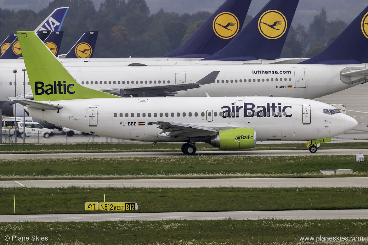 airBaltic Boeing 737-500 YL-BBE at Munich International Airport (EDDM/MUC) airBaltic Boeing 737-500 YL-BBE at Munich International Airport (EDDM/MUC)