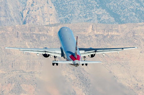 American Airlines Airbus A321-200 N196UW at McCarran International Airport (KLAS/LAS)