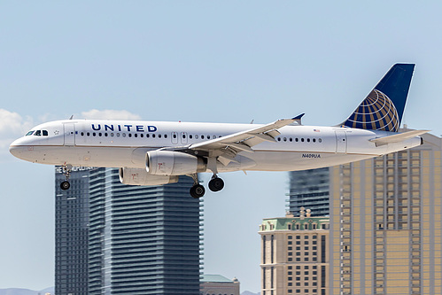 United Airlines Airbus A320-200 N409UA at McCarran International Airport (KLAS/LAS) United Airlines Airbus A320-200 N409UA at McCarran International Airport (KLAS/LAS)