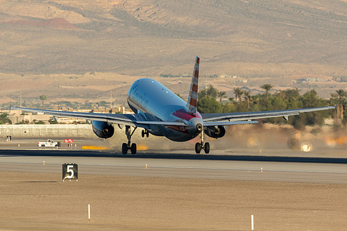 American Airlines Airbus A320-200 N664AW at McCarran International Airport (KLAS/LAS) American Airlines Airbus A320-200 N664AW at McCarran International Airport (KLAS/LAS)