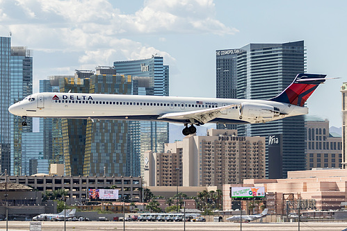 Delta Air Lines McDonnell Douglas MD-90-30 N964DN at McCarran International Airport (KLAS/LAS) Delta Air Lines McDonnell Douglas MD-90-30 N964DN at McCarran International Airport (KLAS/LAS)
