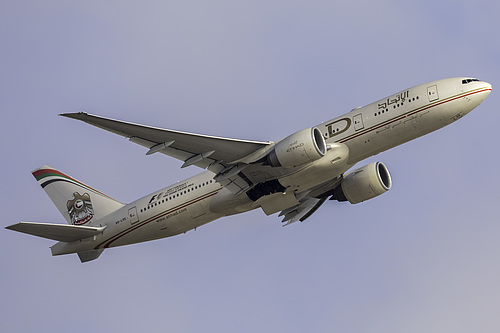 Etihad Airways Boeing 777-200LR A6-LRE at Los Angeles International Airport (KLAX/LAX) Etihad Airways Boeing 777-200LR A6-LRE at Los Angeles International Airport (KLAX/LAX)