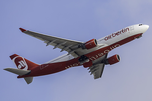 Air Berlin Airbus A330-200 D-ALPF at Los Angeles International Airport (KLAX/LAX)