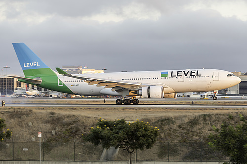 Level Airbus A330-200 EC-MOY at Los Angeles International Airport (KLAX/LAX)