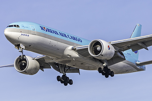 Korean Air Boeing 777F HL8075 at Los Angeles International Airport (KLAX/LAX) Korean Air Boeing 777F HL8075 at Los Angeles International Airport (KLAX/LAX)
