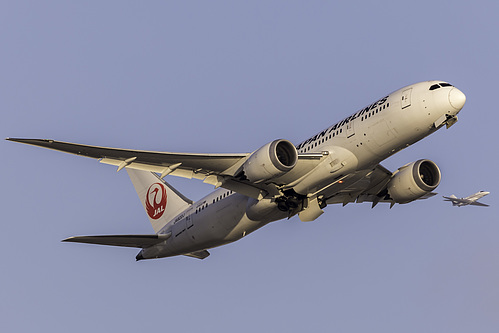 Japan Airlines Boeing 787-8 JA822J at Los Angeles International Airport (KLAX/LAX) Japan Airlines Boeing 787-8 JA822J at Los Angeles International Airport (KLAX/LAX)
