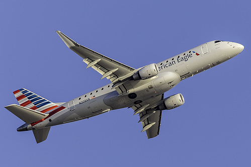 Compass Airlines Embraer ERJ-175 N208AN at Los Angeles International Airport (KLAX/LAX)