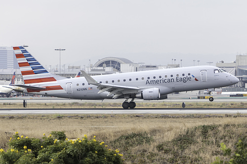 Compass Airlines Embraer ERJ-175 N210NN at Los Angeles International Airport (KLAX/LAX)