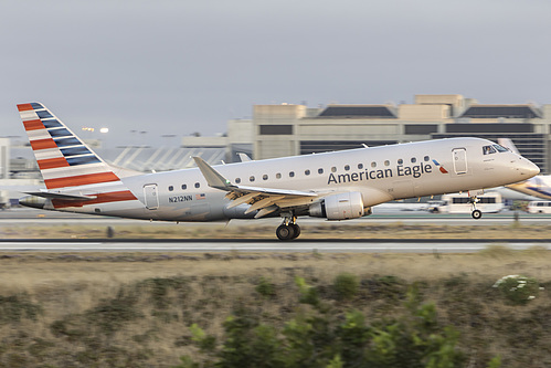 Compass Airlines Embraer ERJ-175 N212NN at Los Angeles International Airport (KLAX/LAX)