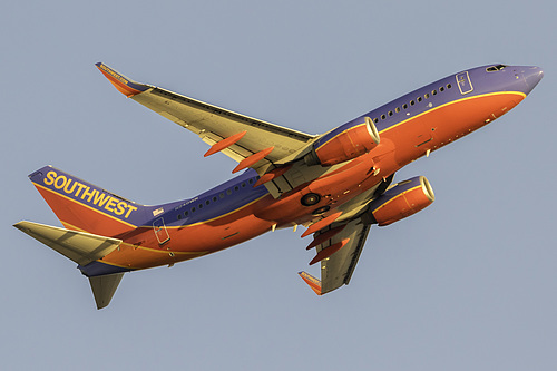 Southwest Airlines Boeing 737-700 N240WN at Los Angeles International Airport (KLAX/LAX)