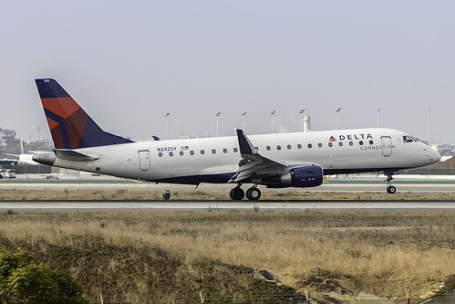 SkyWest Airlines Embraer ERJ-175 N242SY at Los Angeles International Airport (KLAX/LAX) SkyWest Airlines Embraer ERJ-175 N242SY at Los Angeles International Airport (KLAX/LAX)