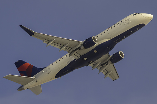 SkyWest Airlines Embraer ERJ-175 N244SY at Los Angeles International Airport (KLAX/LAX)