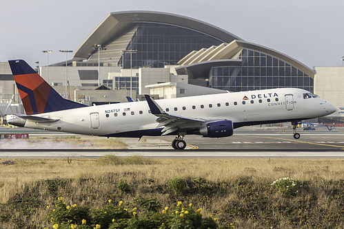 SkyWest Airlines Embraer ERJ-175 N247SY at Los Angeles International Airport (KLAX/LAX)