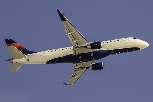 SkyWest Airlines Embraer ERJ-175 N259SY at Los Angeles International Airport (KLAX/LAX)