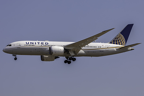 United Airlines Boeing 787-8 N27901 at Los Angeles International Airport (KLAX/LAX) United Airlines Boeing 787-8 N27901 at Los Angeles International Airport (KLAX/LAX)
