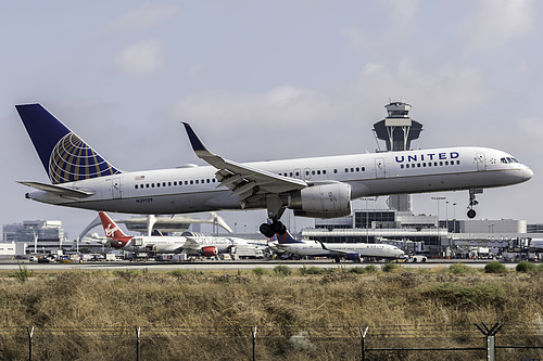 United Airlines Boeing 757-200 N29129 at Los Angeles International Airport (KLAX/LAX) United Airlines Boeing 757-200 N29129 at Los Angeles International Airport (KLAX/LAX)