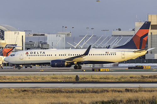 Delta Air Lines Boeing 737-800 N3751B at Los Angeles International Airport (KLAX/LAX)