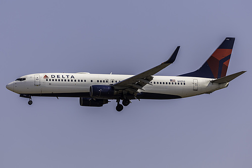 Delta Air Lines Boeing 737-800 N3752 at Los Angeles International Airport (KLAX/LAX)