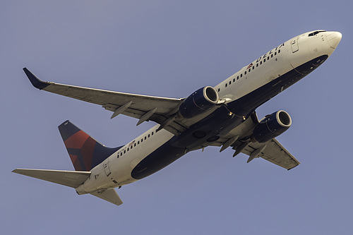 Delta Air Lines Boeing 737-800 N3767 at Los Angeles International Airport (KLAX/LAX)