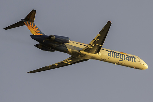 Allegiant Air McDonnell Douglas MD-83 N425NV at Los Angeles International Airport (KLAX/LAX)