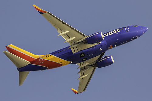 Southwest Airlines Boeing 737-700 N453WN at Los Angeles International Airport (KLAX/LAX)