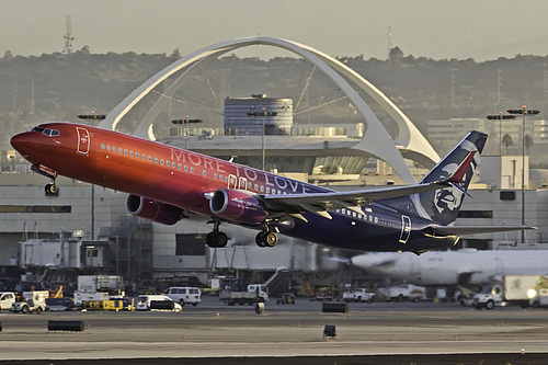 Alaska Airlines Boeing 737-900ER N493AS at Los Angeles International Airport (KLAX/LAX)