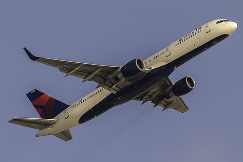 Delta Air Lines Boeing 757-200 N538US at Los Angeles International Airport (KLAX/LAX) Delta Air Lines Boeing 757-200 N538US at Los Angeles International Airport (KLAX/LAX)