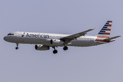 American Airlines Airbus A321-200 N580UW at Los Angeles International Airport (KLAX/LAX) American Airlines Airbus A321-200 N580UW at Los Angeles International Airport (KLAX/LAX)